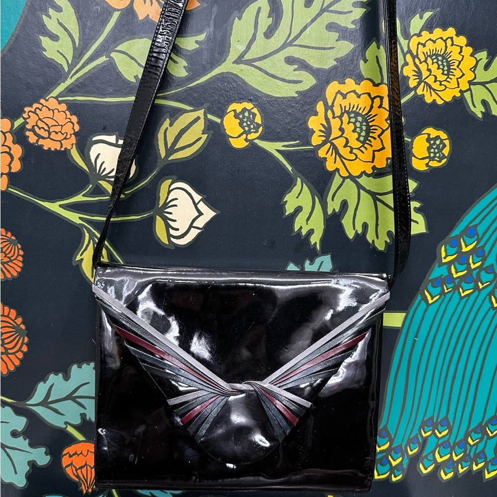 Vintage 1980s Bally Patent Leather Sculptural Bow Shoulder Bag - Picture 4 of 11